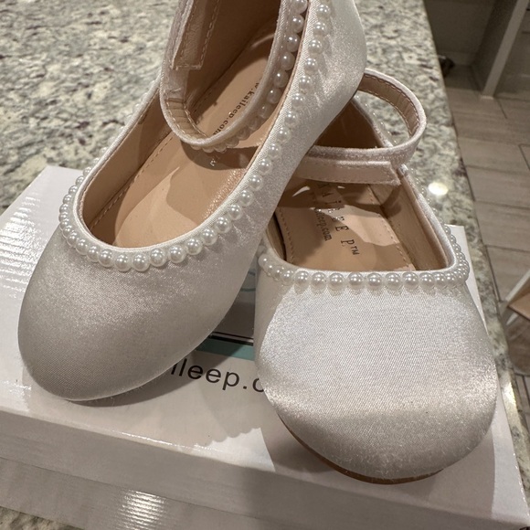 Elegant Satin Kids Dress Shoes with Pearl Trim - Picture 1 of 6